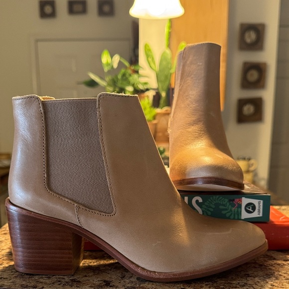 Nisolo Size 7 Leather Ankle Boots - Picture 2 of 6